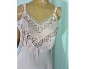 Vintage 1940s/1950s Slip Pink Bias Cut Acetate Rayon Lace and Embroidery Trim - Fashionconstellate.com