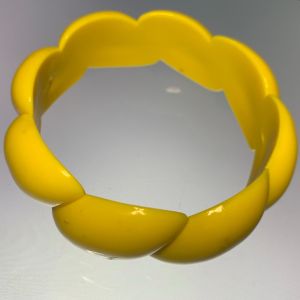 Vintage 80s Yellow Wide TWIST Lucite Chunky Plastic Bangle Bracelet Mod