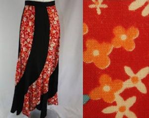 Size 10 Hippie Skirt - 1970s Black & Daisy Spiral Design with Unique Seaming - Waist 29 Hip 40 