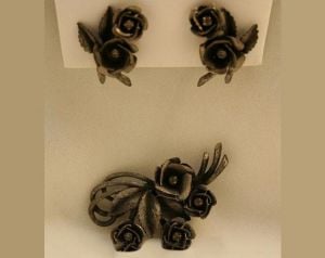 Romantic 1950s Antique Inspired Roses Pin & Earrings - Dark Silvertone Metal - 50s Demi Parure 