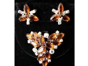 Vintage 1960s Brown Rhinestone Pin & Earrings - Fall Autumn 1960s Lovely Quality Jewelry Set 