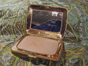 Revlon Vintage 50s Compact Face Powder Compact With Mirror - Fashionconstellate.com