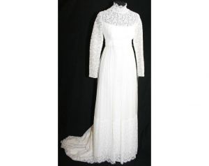 Size 10 Wedding Dress - Elegant White Chiffon & Lace Vintage Bridal Gown With Attached Train - 60s 