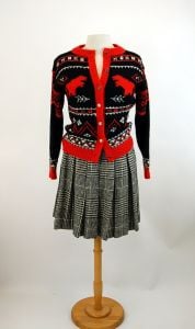 Nordic sweater red black wool cardigan sweater bear motif Size S - Fashionconstellate.com