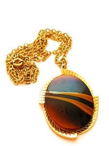Sarah Coventry Oval Glass Pendant Necklace 