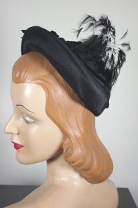  Late 1940 tilt hat black straw feathers trim pointed crown