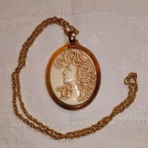 Vintage 1970s Lucite Carved Look Beautiful Lady Face Necklace BOHO