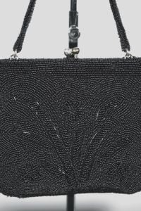 Black glass beaded evening bag 1950s floral design - Fashionconstellate.com