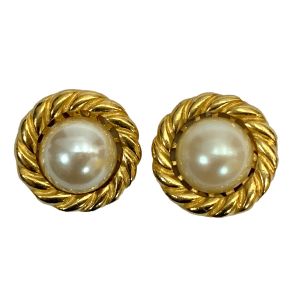 80s Large Baroque Gold and Pearl Shoe Clips - Fashionconstellate.com