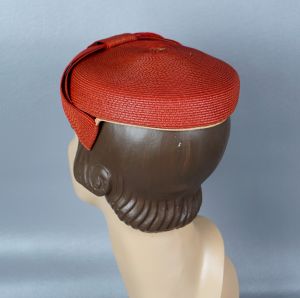 50s Red Straw Feather Close Hat, Structured Beret - Fashionconstellate.com