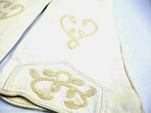 Emile Perrin France Antique 1920s Womens White Kid Gloves Embroidered  sz 6 1/2  - Fashionconstellate.com