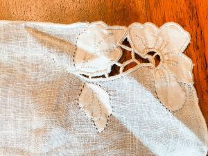 FRANSHAW vtg 1950s  Linen Madeira HANKIE Clovers Ivory Solid New with tags - Fashionconstellate.com