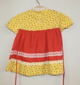 VTG  BABY GIRL Pinafore  Dress Red Yellow Apples Print  Sz 2T  Big Doll - Fashionconstellate.com