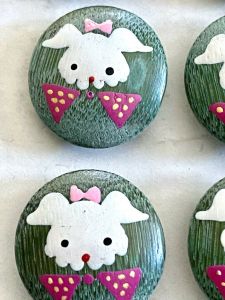 Vintage Buttons 6 Wooden Hand Painted MCM Green Puppy Dogs  3/4'' Shank - Fashionconstellate.com