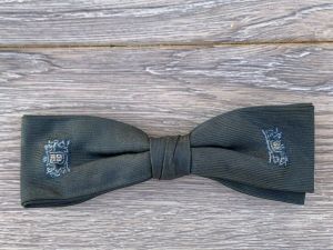 Ormond Mens Bow Tie Blue Lion Shield Crown Print Rayon Clip On VTG 1940s USA 
