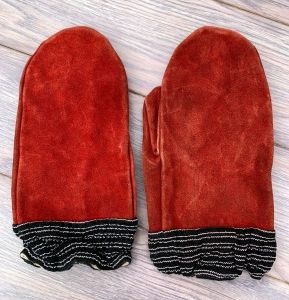 VTG Red SUEDE MITTENS, Lined Made in Japan Unique Up to 7 1/2 Open Palm 1950s