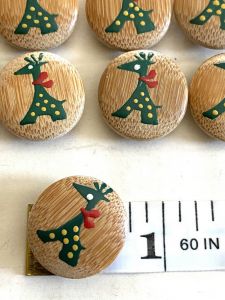 Vintage Buttons 9 Wooden Hand Painted MCM Green Giraffe Toy 3/4'' Shank - Fashionconstellate.com