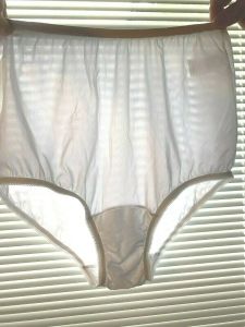 13 Vintage Panties~VANITY FAIR 100% Nylon/ Cotton Gusset 6~7-Granny Silky White