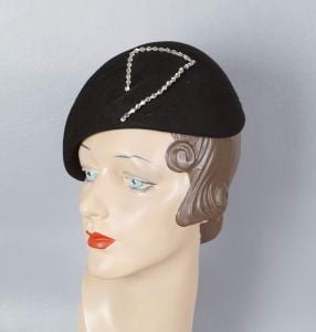 1930s Black Felt Asymmetrical Skull Cap Hat