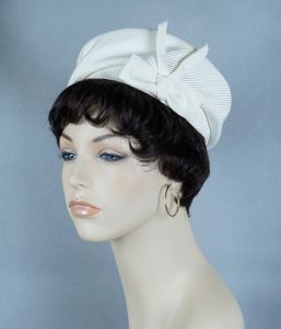 70s White Twill Banded Beret Hat, Sz 22 - Fashionconstellate.com
